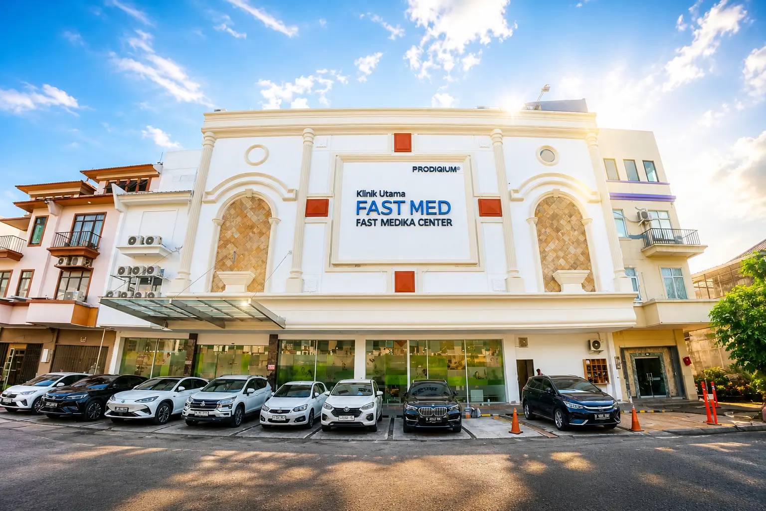 Tampak depan gedung Fast Medika Center