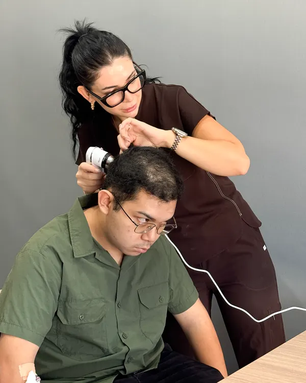 Hamizan menjalani analisa kulit kepala sebelum tanam rambut